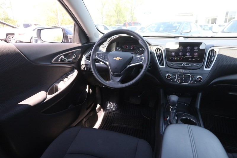 Chevrolet Malibu Vehicle Image 19