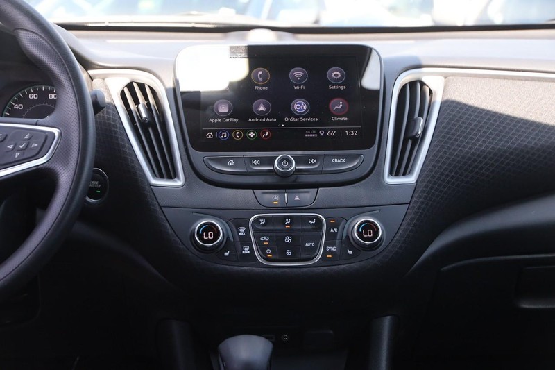 Chevrolet Malibu Vehicle Image 21