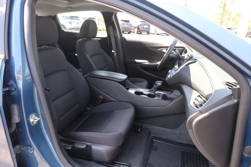 Chevrolet Malibu Vehicle Image 23