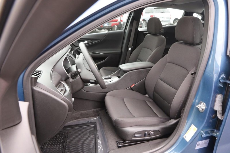 Chevrolet Malibu Vehicle Image 09