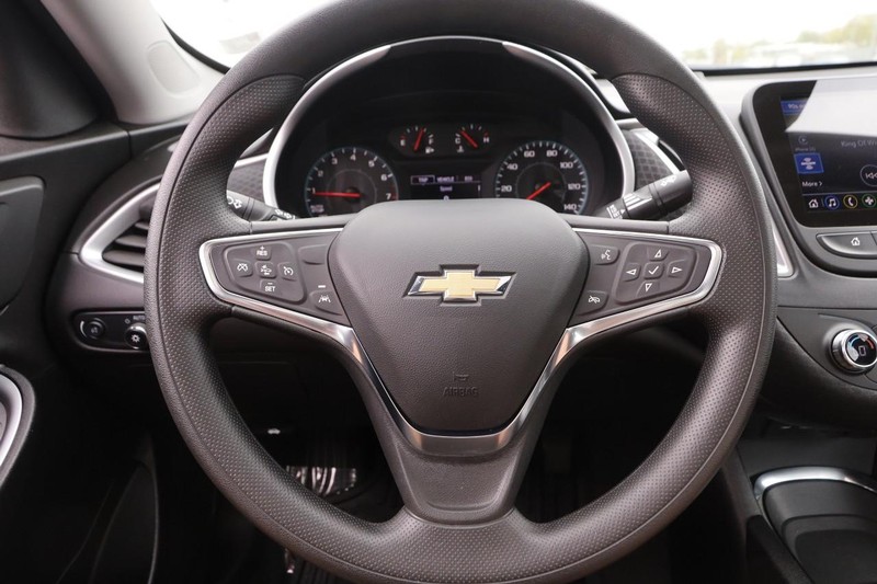 Chevrolet Malibu Vehicle Image 11