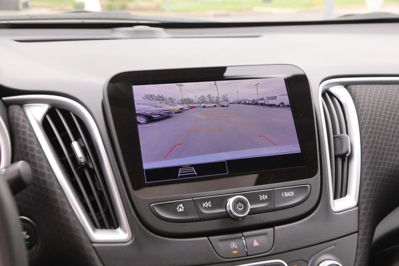 Chevrolet Malibu Vehicle Image 16