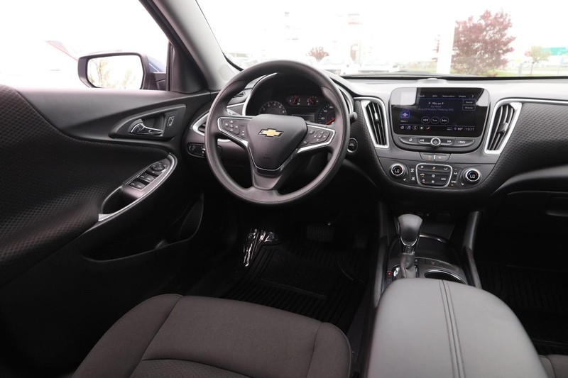 Chevrolet Malibu Vehicle Image 20