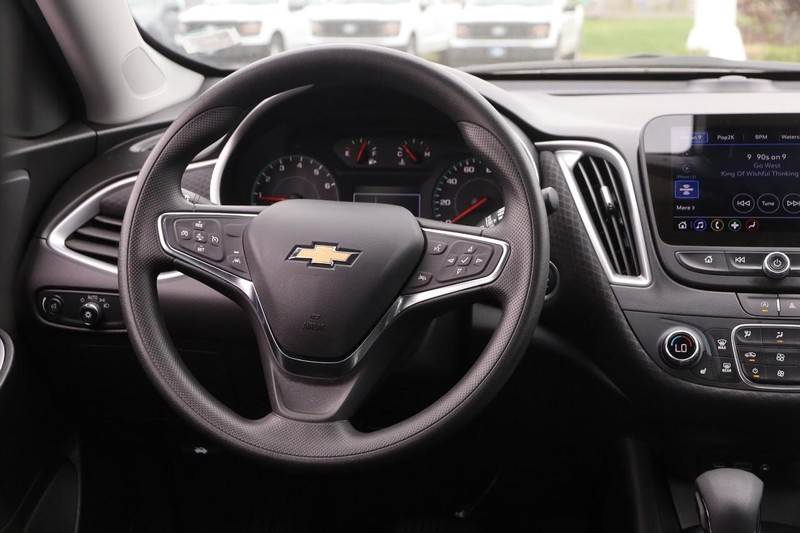 Chevrolet Malibu Vehicle Image 21