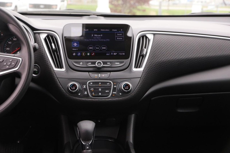 Chevrolet Malibu Vehicle Image 22