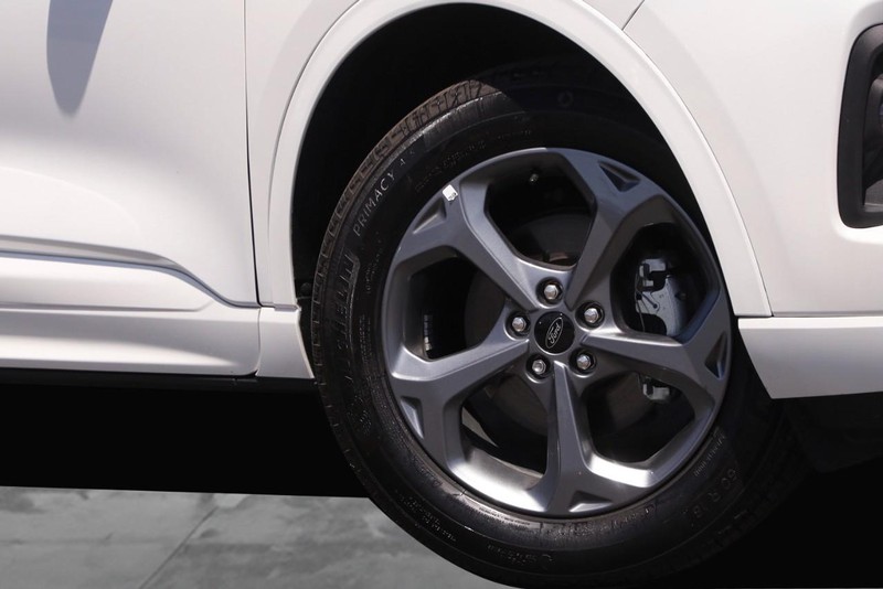 Ford Escape Vehicle Image 03