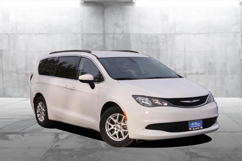 Chrysler Voyager Vehicle Image 02