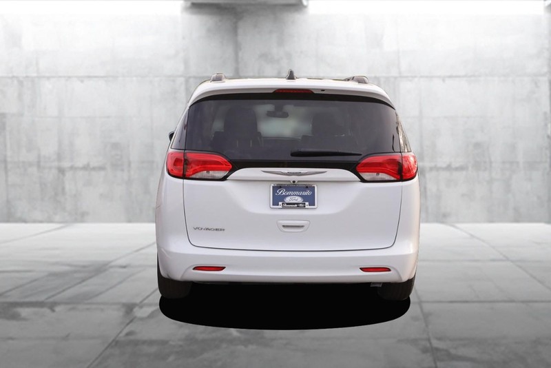 Chrysler Voyager Vehicle Image 06