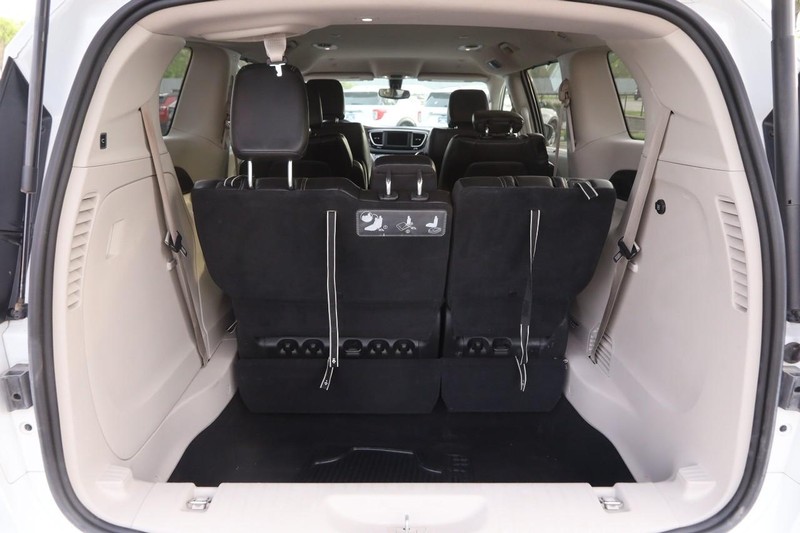 Chrysler Voyager Vehicle Image 07