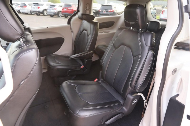 Chrysler Voyager Vehicle Image 10