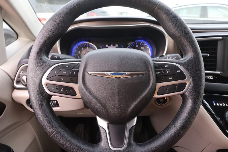 Chrysler Voyager Vehicle Image 12