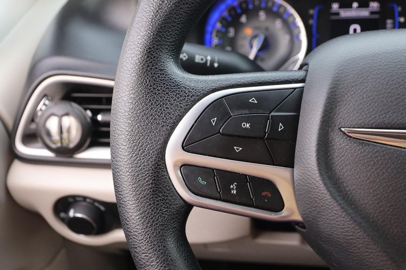 Chrysler Voyager Vehicle Image 13