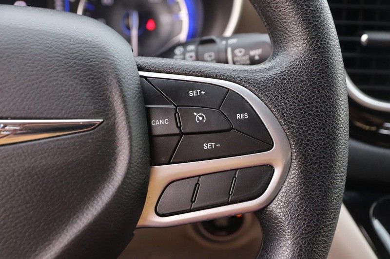 Chrysler Voyager Vehicle Image 14
