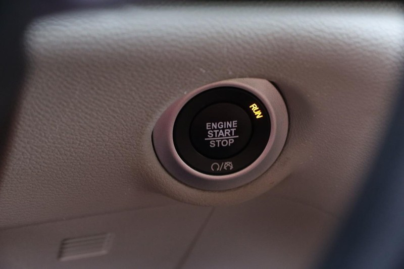 Chrysler Voyager Vehicle Image 16