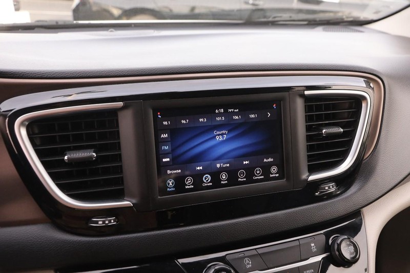 Chrysler Voyager Vehicle Image 17