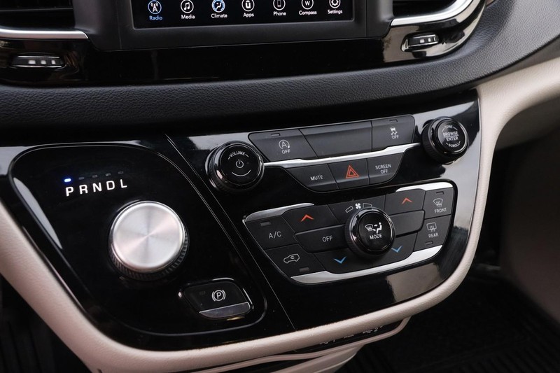 Chrysler Voyager Vehicle Image 19