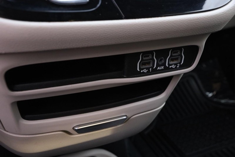 Chrysler Voyager Vehicle Image 21