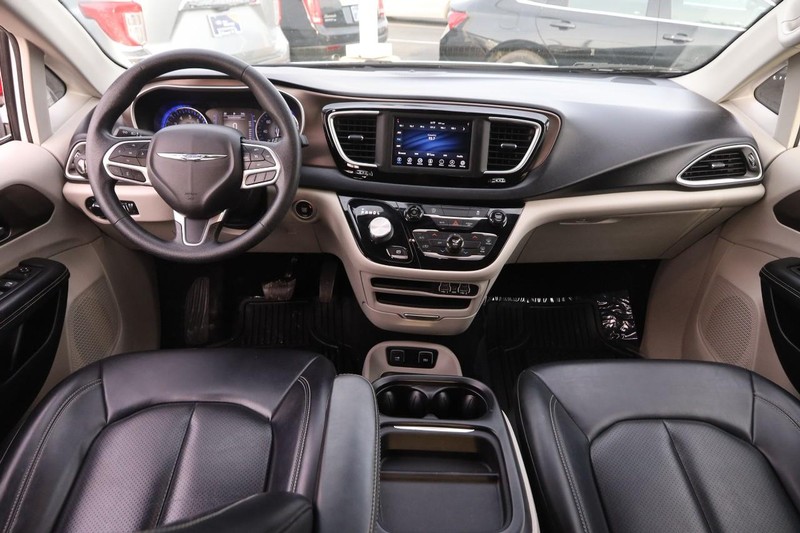 Chrysler Voyager Vehicle Image 22