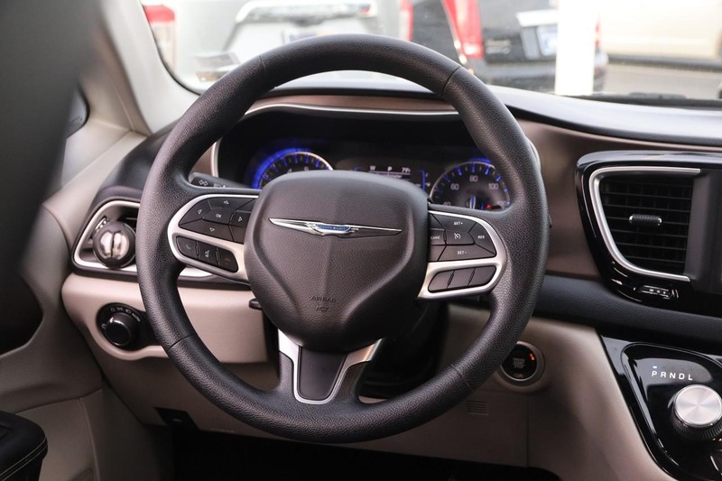 Chrysler Voyager Vehicle Image 24