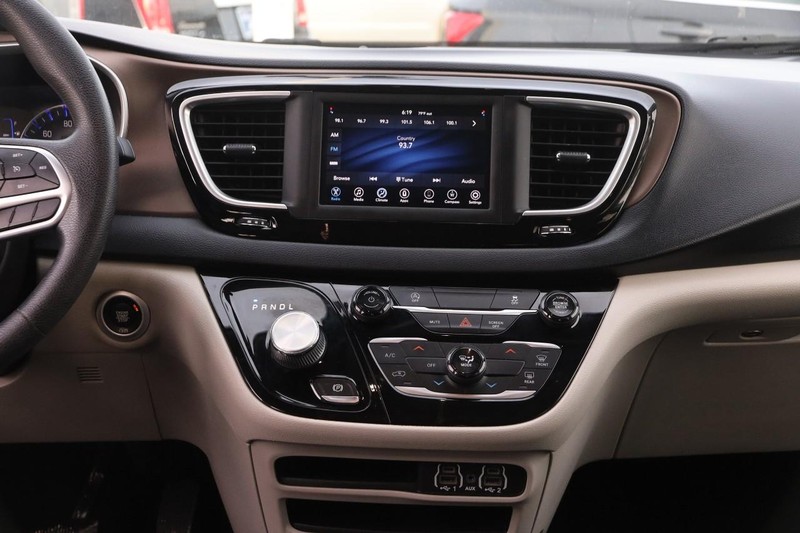 Chrysler Voyager Vehicle Image 25