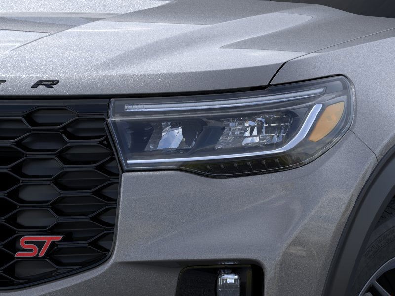 Ford Explorer Vehicle Image 18