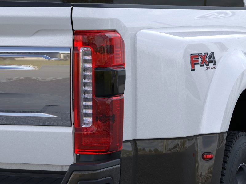 Ford Super Duty F-450 DRW Vehicle Image 21