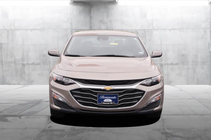 Chevrolet Malibu Vehicle Full-screen Gallery Image 04