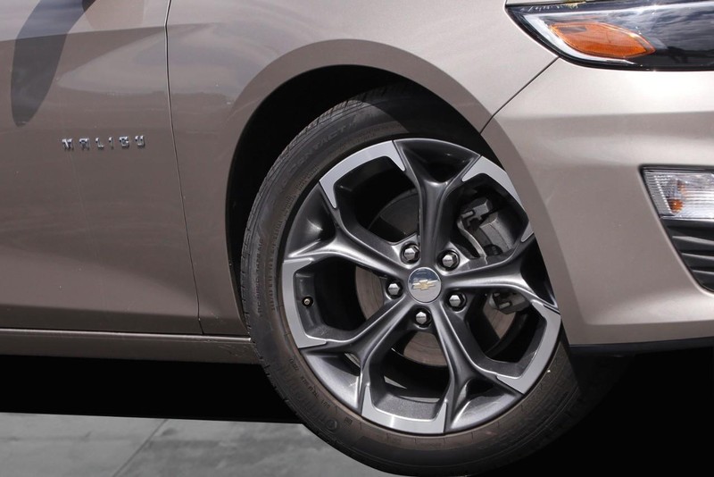 Chevrolet Malibu Vehicle Image 03