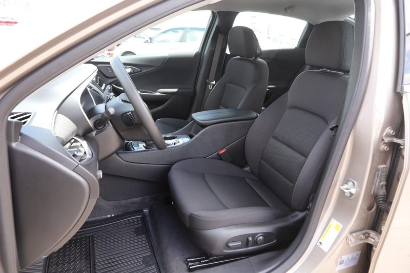 Chevrolet Malibu Vehicle Image 08