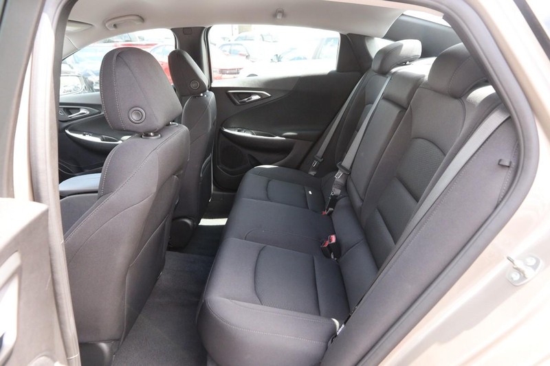 Chevrolet Malibu Vehicle Image 09