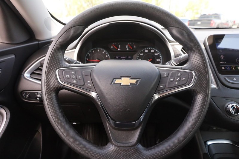 Chevrolet Malibu Vehicle Image 10