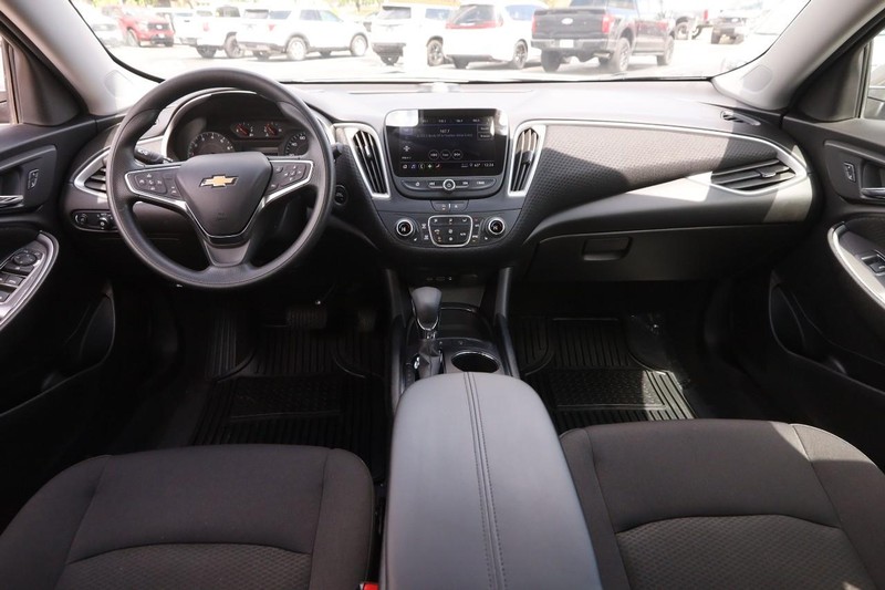 Chevrolet Malibu Vehicle Image 18
