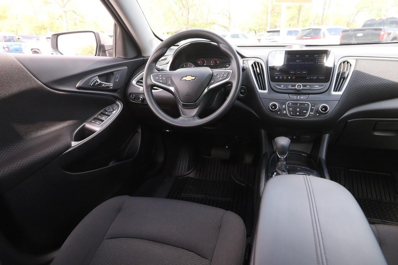 Chevrolet Malibu Vehicle Image 19