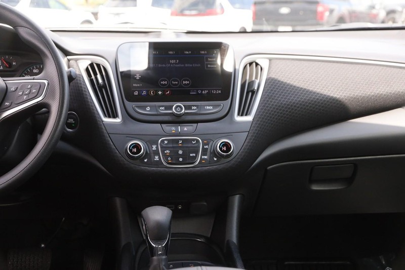 Chevrolet Malibu Vehicle Image 21