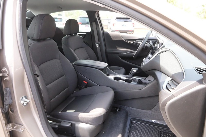 Chevrolet Malibu Vehicle Image 23
