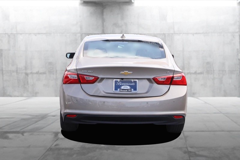 Chevrolet Malibu Vehicle Image 06
