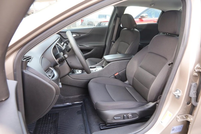 Chevrolet Malibu Vehicle Image 08