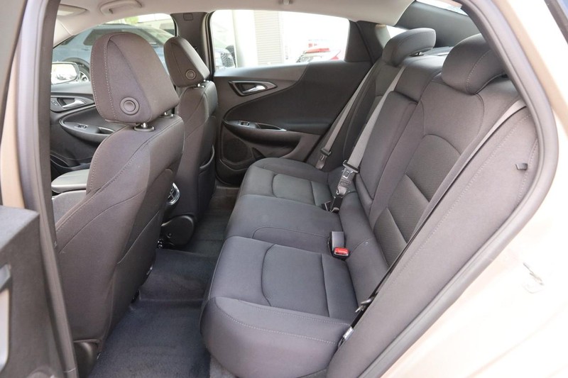 Chevrolet Malibu Vehicle Image 09
