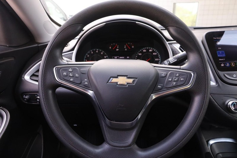Chevrolet Malibu Vehicle Image 10