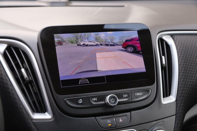 Chevrolet Malibu Vehicle Image 16