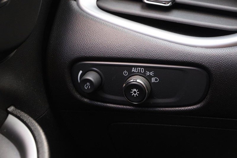 Chevrolet Malibu Vehicle Image 18