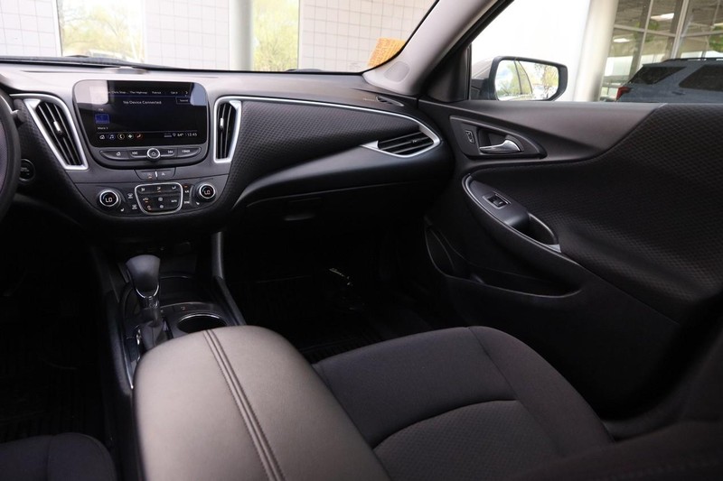 Chevrolet Malibu Vehicle Image 23
