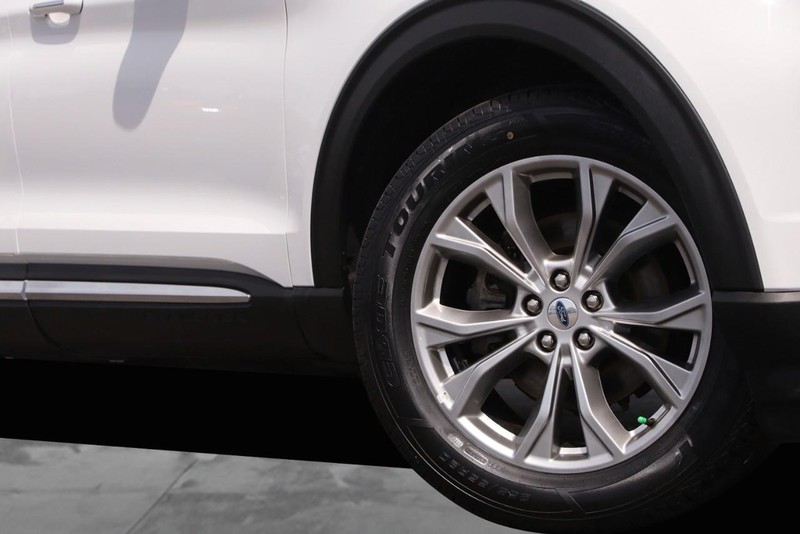 Ford Explorer Vehicle Image 03