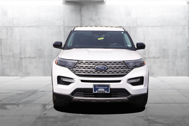 Ford Explorer Vehicle Image 04
