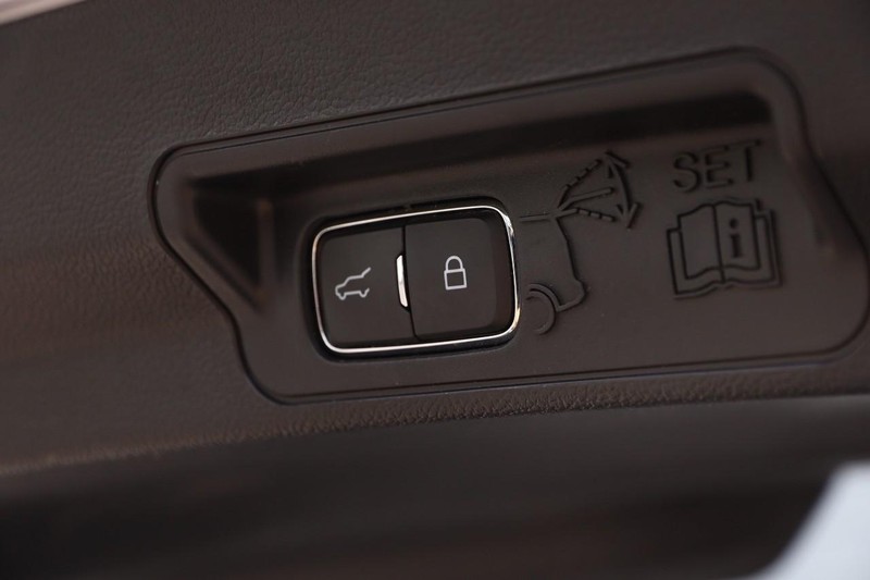 Ford Explorer Vehicle Image 08
