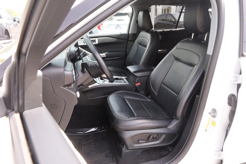 Ford Explorer Vehicle Image 09