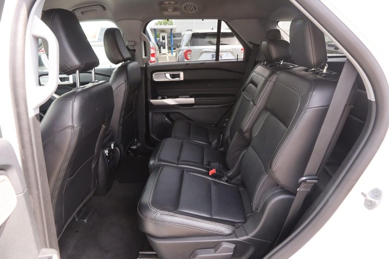 Ford Explorer Vehicle Image 10