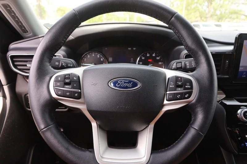 Ford Explorer Vehicle Image 11