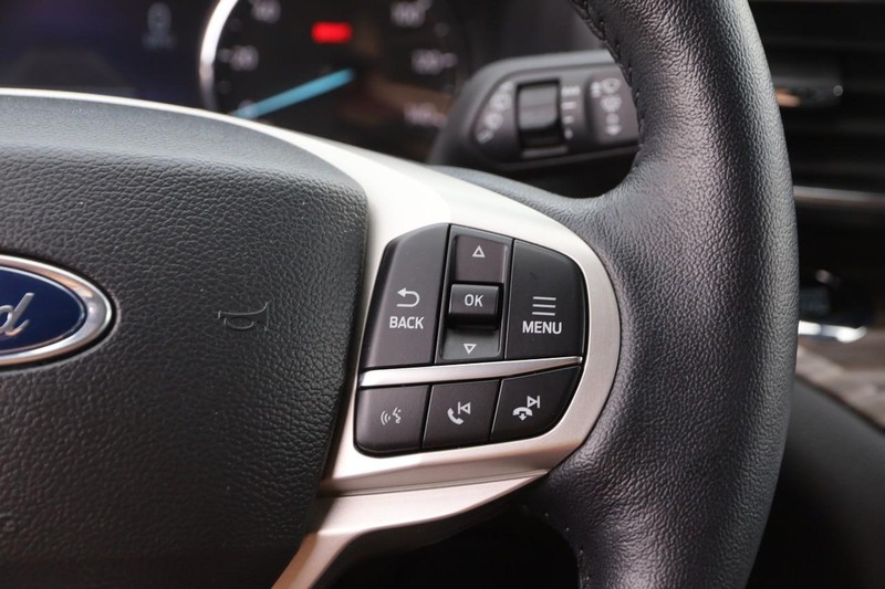 Ford Explorer Vehicle Image 13