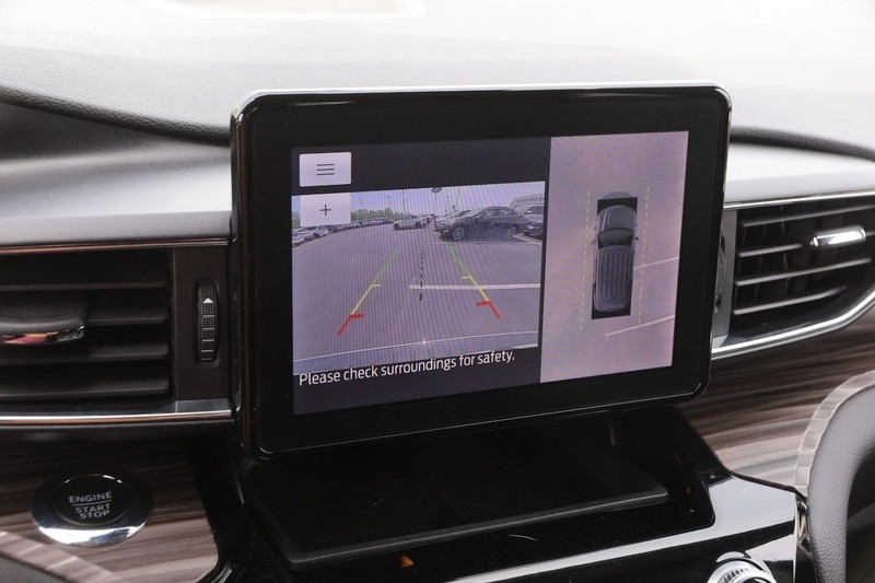 Ford Explorer Vehicle Image 17